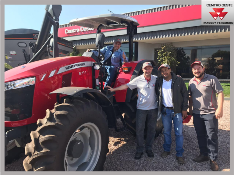 Entrega de MF 6711 para produtor