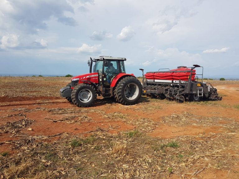 Realização de demonstração de Plantadoras