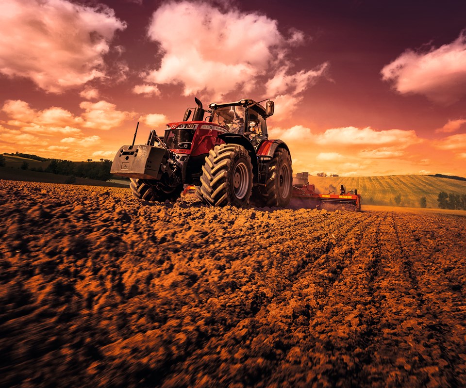 Centro Oeste Massey Ferguson realiza demonstração do trator MF 8737S